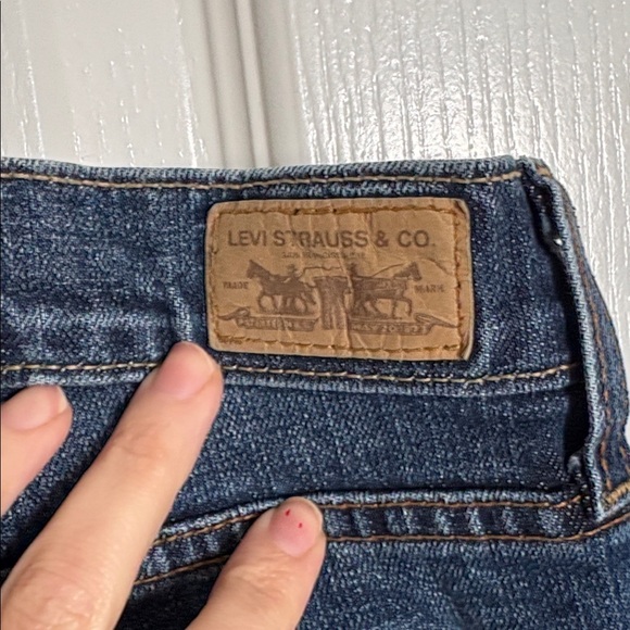 Levi's 515 Dark Blue Boot Cut Mid-Rise Slight Distressing Jeans - Picture 8 of 9